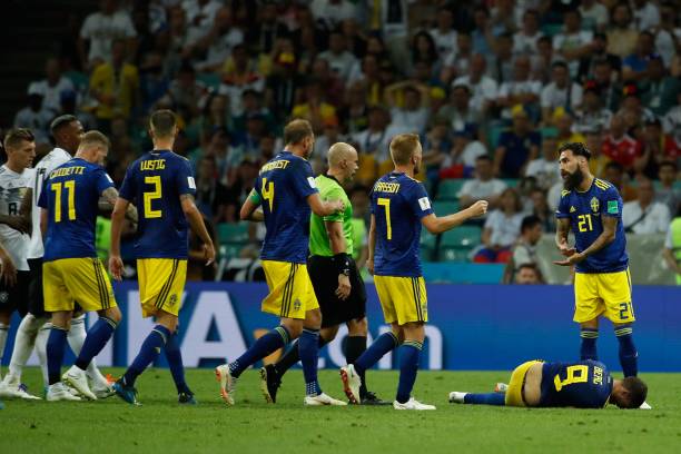 标准足球场占地多少亩？国际足联规定解析