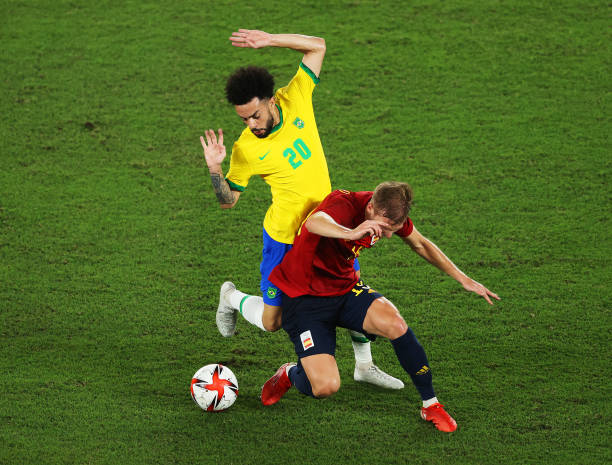 5分钟学会马赛回旋！足球过人必学技巧视频教程