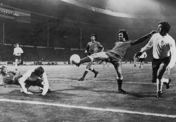 2021英超赛程变动：疫情影响下的调整与补赛安排