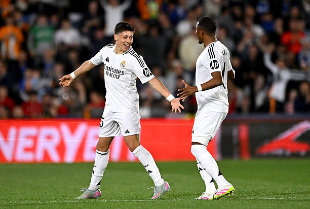 罚点球时，主罚队员可以假动作后再踢吗？