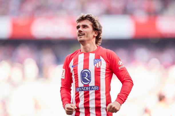 （引用北欧神话中“诸神黄昏”的背景，强调其王者身份）