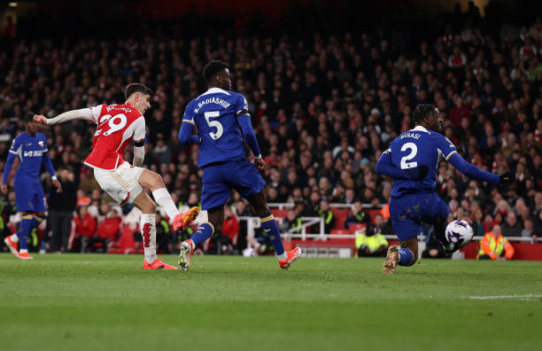 五子登科六出奇计：足球场上的智慧博弈