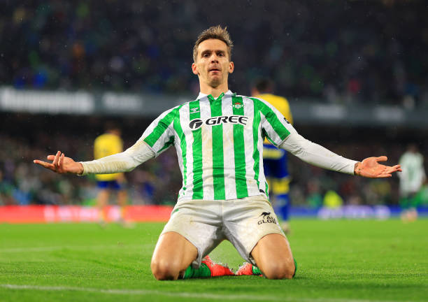 罚点球规则解析：为何不能中途停顿？