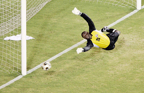 从角球看裁判执法：哨声的时机与意义