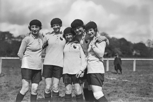 （为球员、教练甚至裁判提供一个判罚解读的角度）