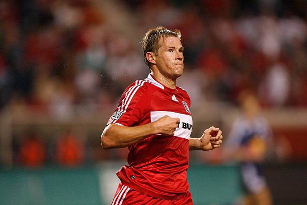 标准足球场造价大公开：不同档次费用对比