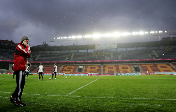 荷兰全攻全守战术：清道夫角色的演变与影响