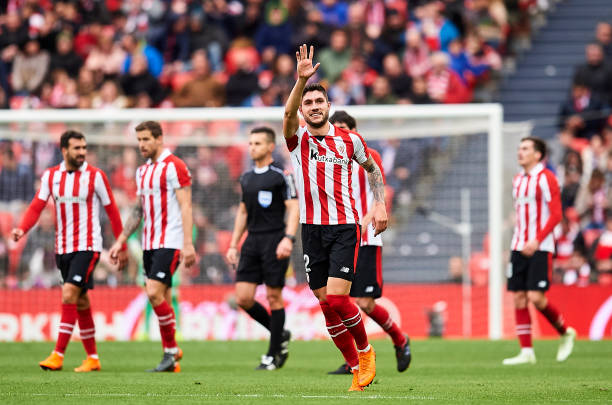 从天堂到人间：马拉多纳与那不勒斯的永恒之恋