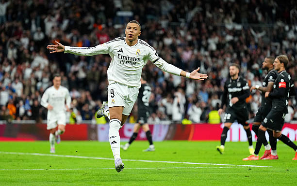 罗纳尔多号码变迁史：每个数字如何定义他的足球生涯