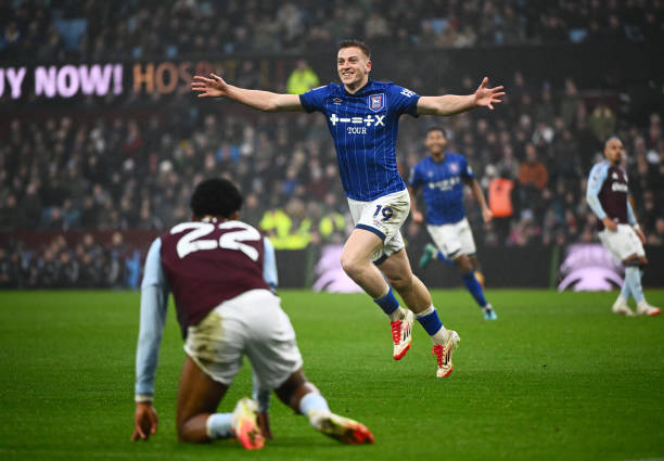 实况足球双触过人技巧：如何高效晃开对手？