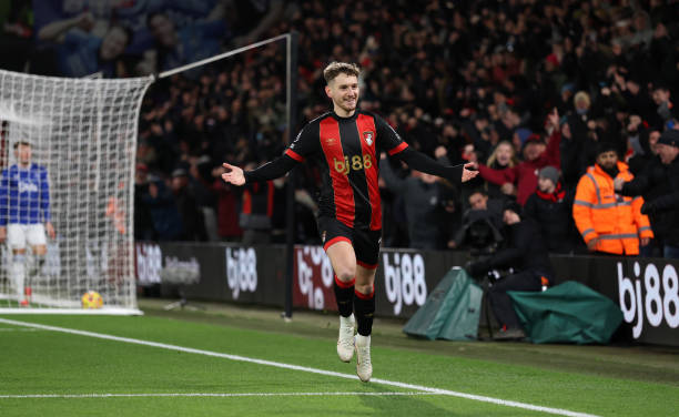 定格精彩瞬间：用简笔画捕捉射门的动感