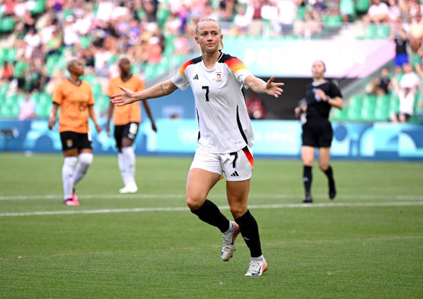 从参赛资格到奖金分配：详解欧联杯和欧冠的不同之处