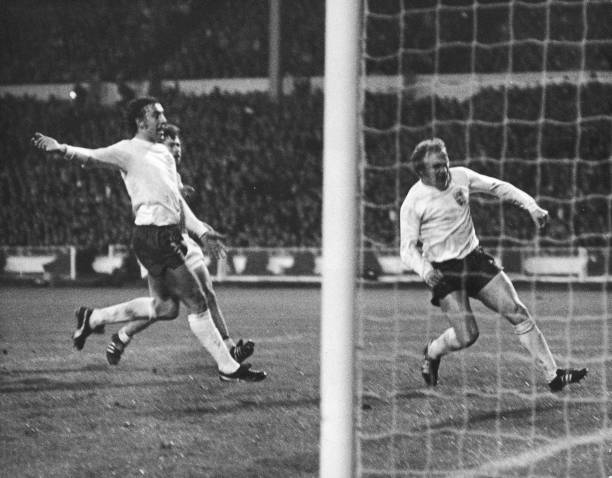 远射专家：盘点足球史上十大最佳远距离射手