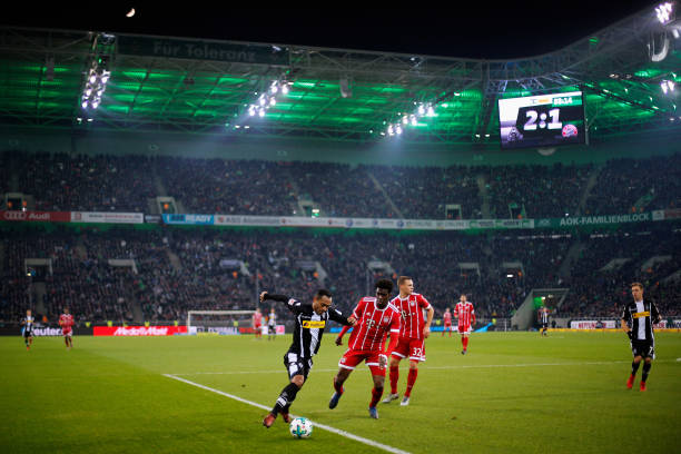 09欧冠决赛十大难忘时刻：从埃托奥破门到梅西飞跃庆祝