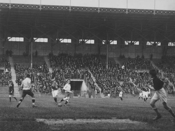 实战技巧分享：实况足球手游联赛模式中如何应对不同风格的对手