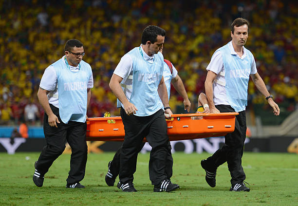 安菲尔德沸腾！利物浦球迷庆祝队史首个英超冠军