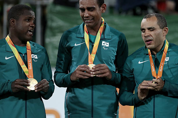 欧冠淘汰赛对阵解析：拜仁、阿森纳谁能笑到最后？