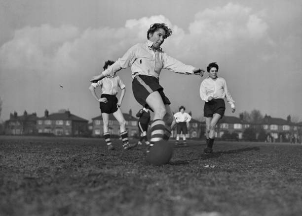 法甲焦点战：里昂主场迎战里尔，谁能笑到最后？