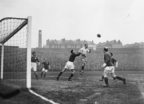 从克洛泽到托雷斯：德国西班牙足球的传奇射手对决