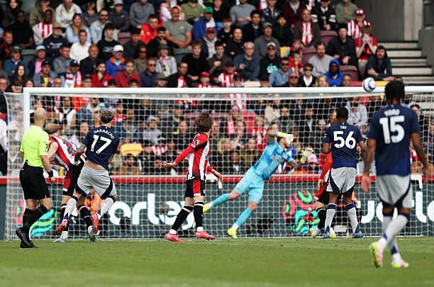 11人制足球场有多大？平方米、长宽及划线规则全解析