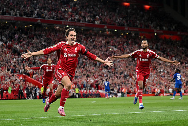 足球边线球教学：踩线发球是否合法？完整示范