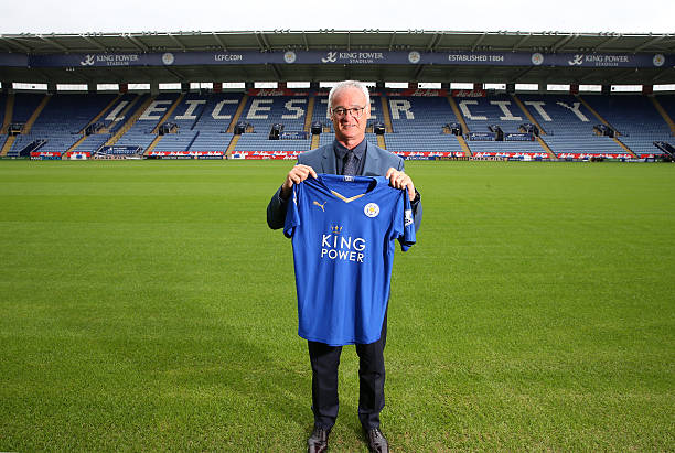 边线球战术解析：如何精准找到禁区内的接应点