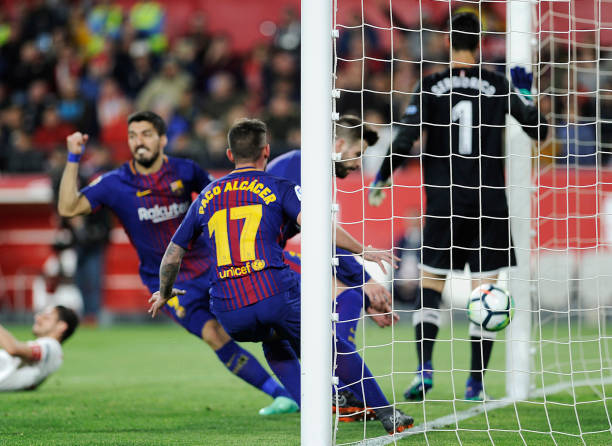 莱万西装大片来袭，谁能拒绝这样的男神？