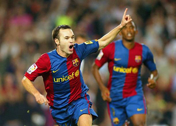 两位传奇射手：普斯卡什的优雅与C罗的力量