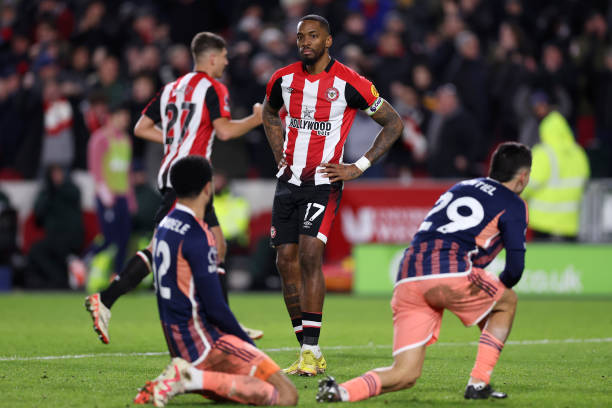 设计解析：探秘2021欧冠用球“星耀伊斯坦布尔”的独特设计与科技