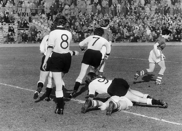 第一届中超联赛积分榜：深圳健力宝夺冠，山东鲁能紧随其后