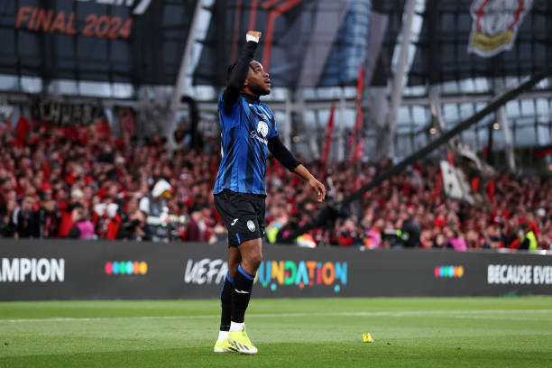 前锋必看！如何避免在禁区内“踩越位陷阱”？