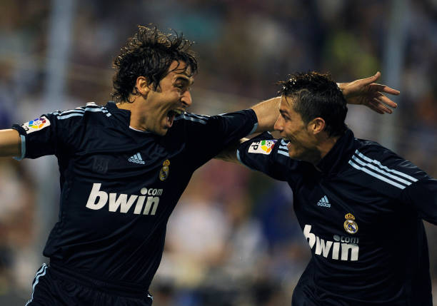 欧冠积分榜背后的故事：传统强队与新贵的较量