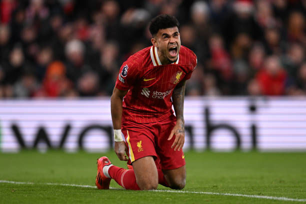 战术分析：知乎用户探讨任意球传队友的实战应用