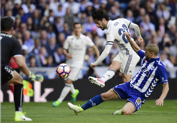 从鞋钉到鞋面：解析高端足球鞋的细节设计与实战表现