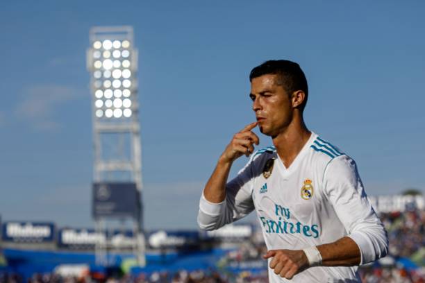 潜龙的角色设计灵感：从机械到拟人化的转变过程