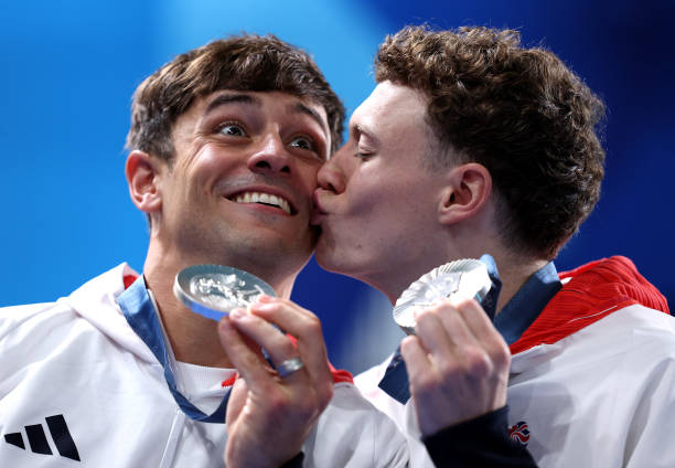 揭秘冰墩墩：一个熊猫形象的多重象征意义