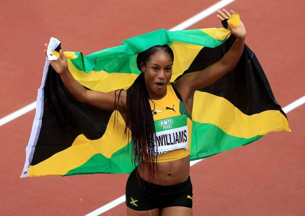 官媒聚焦伏明霞：她的故事与成就