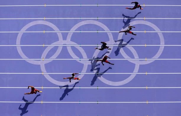 从泳池到开放水域：救生员跳水动作的适应性训练