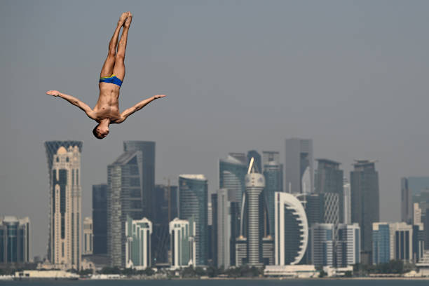 马拉松赛道被观众占据，选手比赛体验受影响