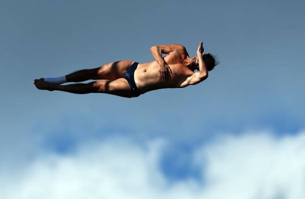 小学生短跑教学：掌握正确起跑姿势的关键技巧