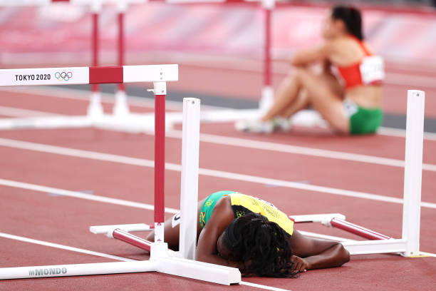 短跑跑鞋性能大比拼：10款热门型号横向评测