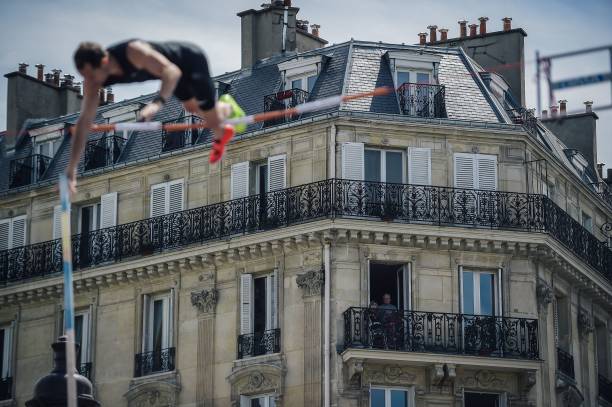 吴敏霞郭晶晶的跳水动作：力量与柔美的结合