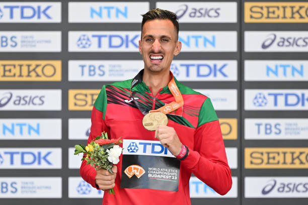 2小时07分30秒！中国马拉松新纪录诞生背后的故事