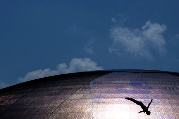 跳高行动：揭秘南极科考背后的惊险历程