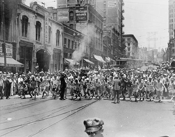 闪电之速：短跑女王的赛场风采与技术解析