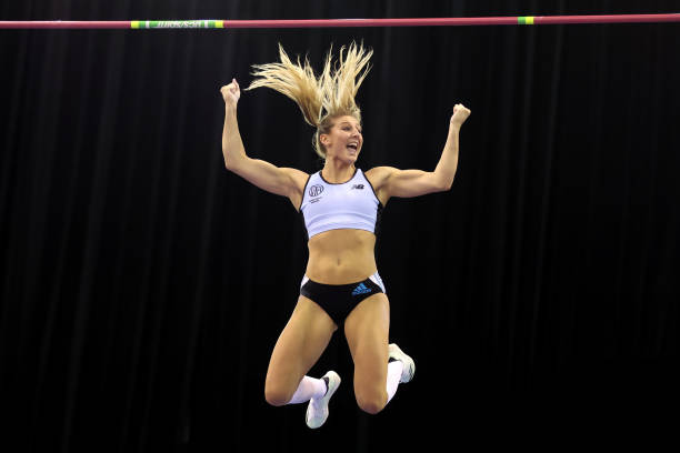 木棍与跳高运动员：一个关于姓氏的谜题