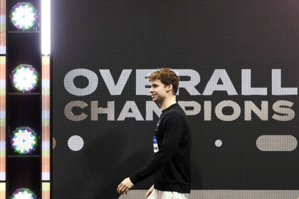 专业游泳赛事报道写作要点：数据、人物与比赛进程的融合