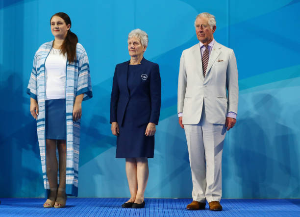 成语里的游泳比赛场景：生动描绘水上竞技的瞬间