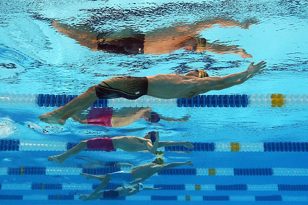 游泳全攻略：从基础动作到比赛技巧的完整指南