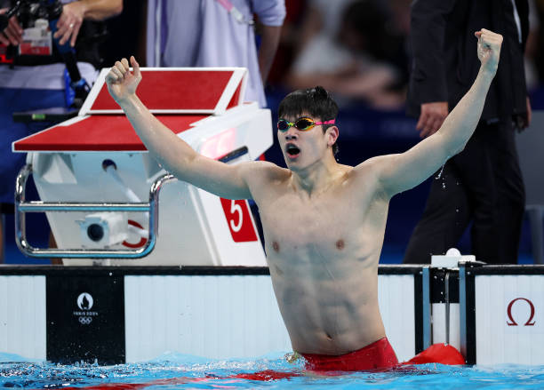 从构思到完成：游泳比赛简笔画创作全过程